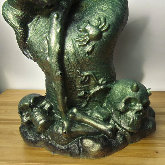 Aquarium Decoration - Creepy Hand with Green Fern Plant. - Picture 5 of 10